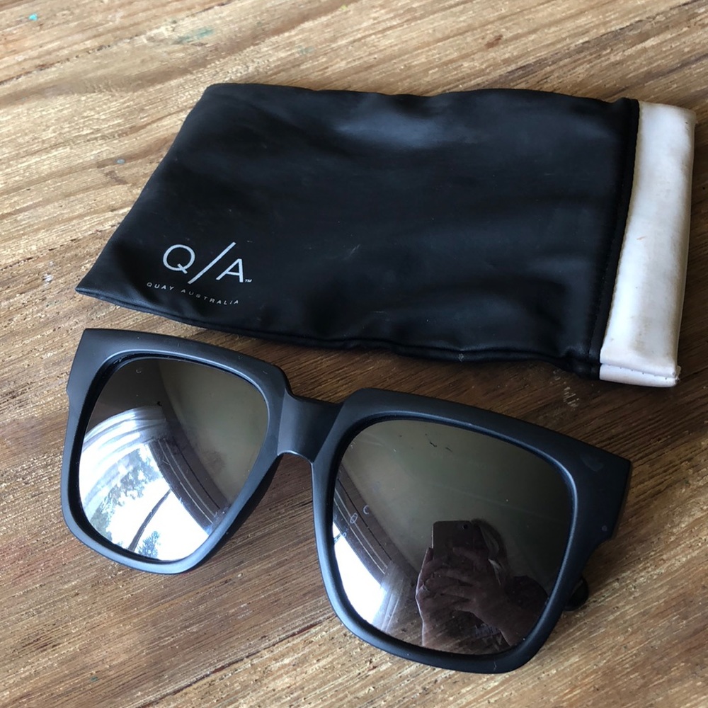 Quay “ on the prowl” sunglasses
